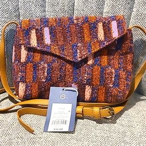 NWT Universal Thread cross body purse.